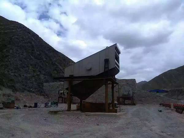 湖北半重錘破碎機多少錢一臺